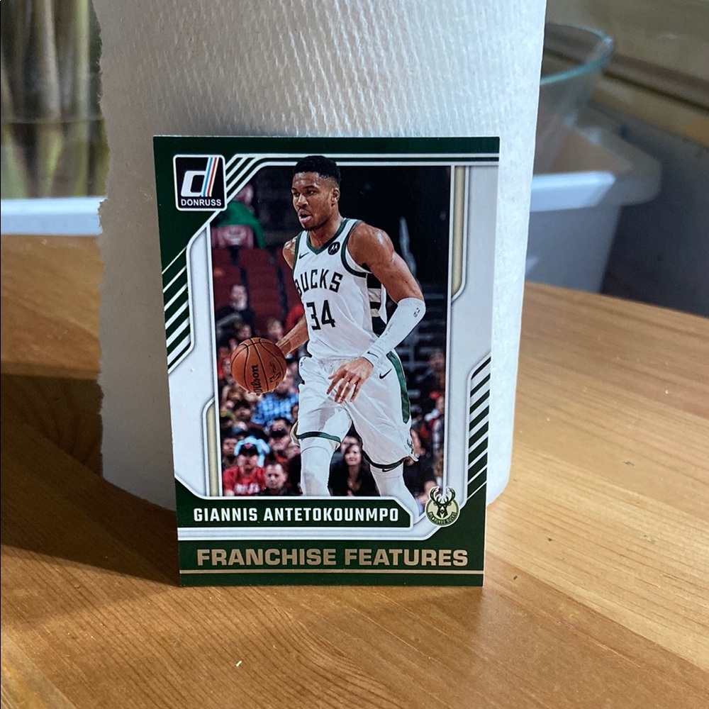 Giannis Antetokounmpo Donruss Franchise Features Card